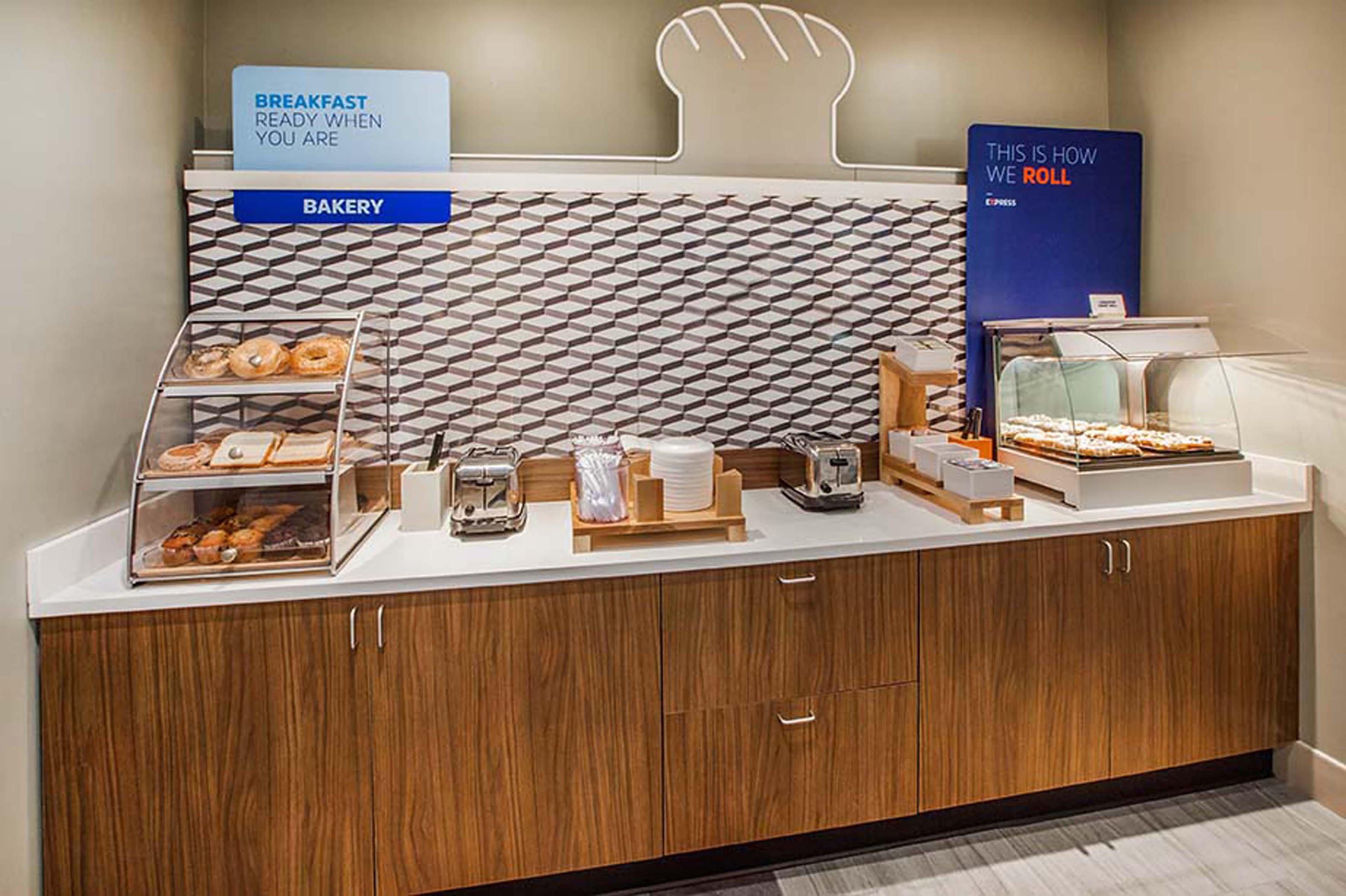Holiday Inn Express & Suites I-26 & Us 29 At Westgate Mall By Ihg Spartanburg Extérieur photo
